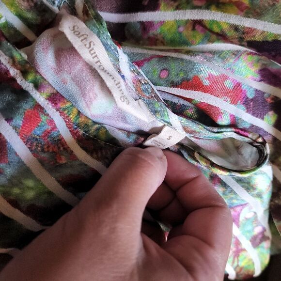 Soft Surroundings Red & Green Abstract Print Striped Short Sleeve Blouse S - Picture 4 of 4